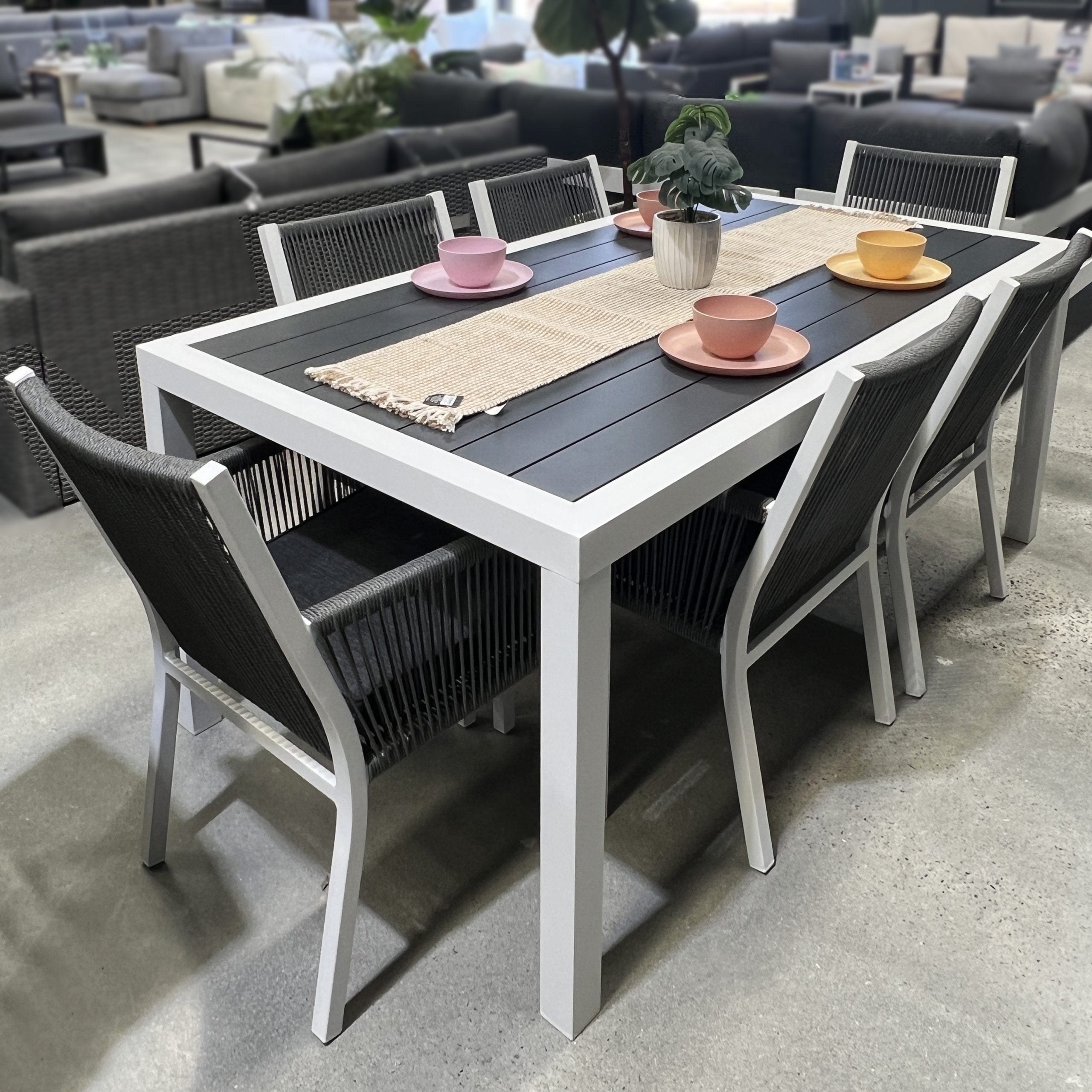 Dallas Dining Set Dallas Dining Set