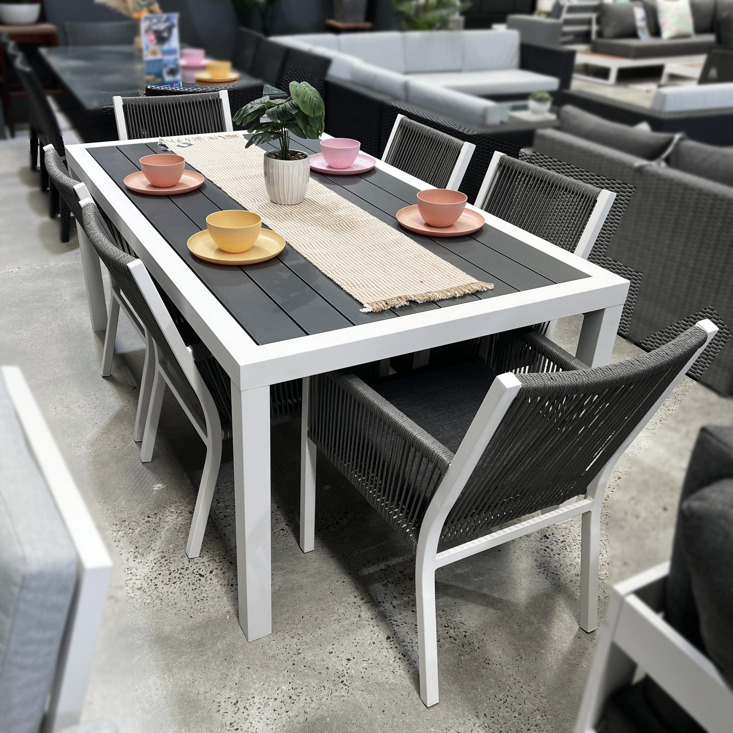 Dallas Dining Set Dallas Dining Set