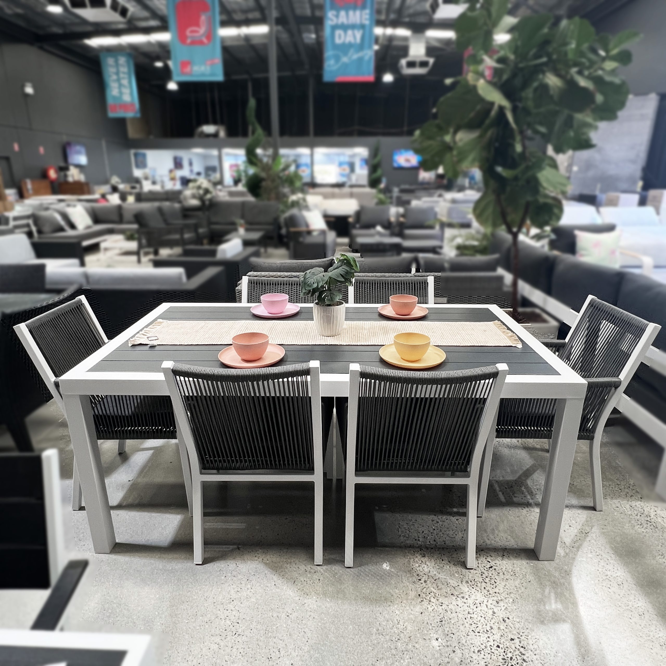 Dallas Dining Set Dallas Dining Set