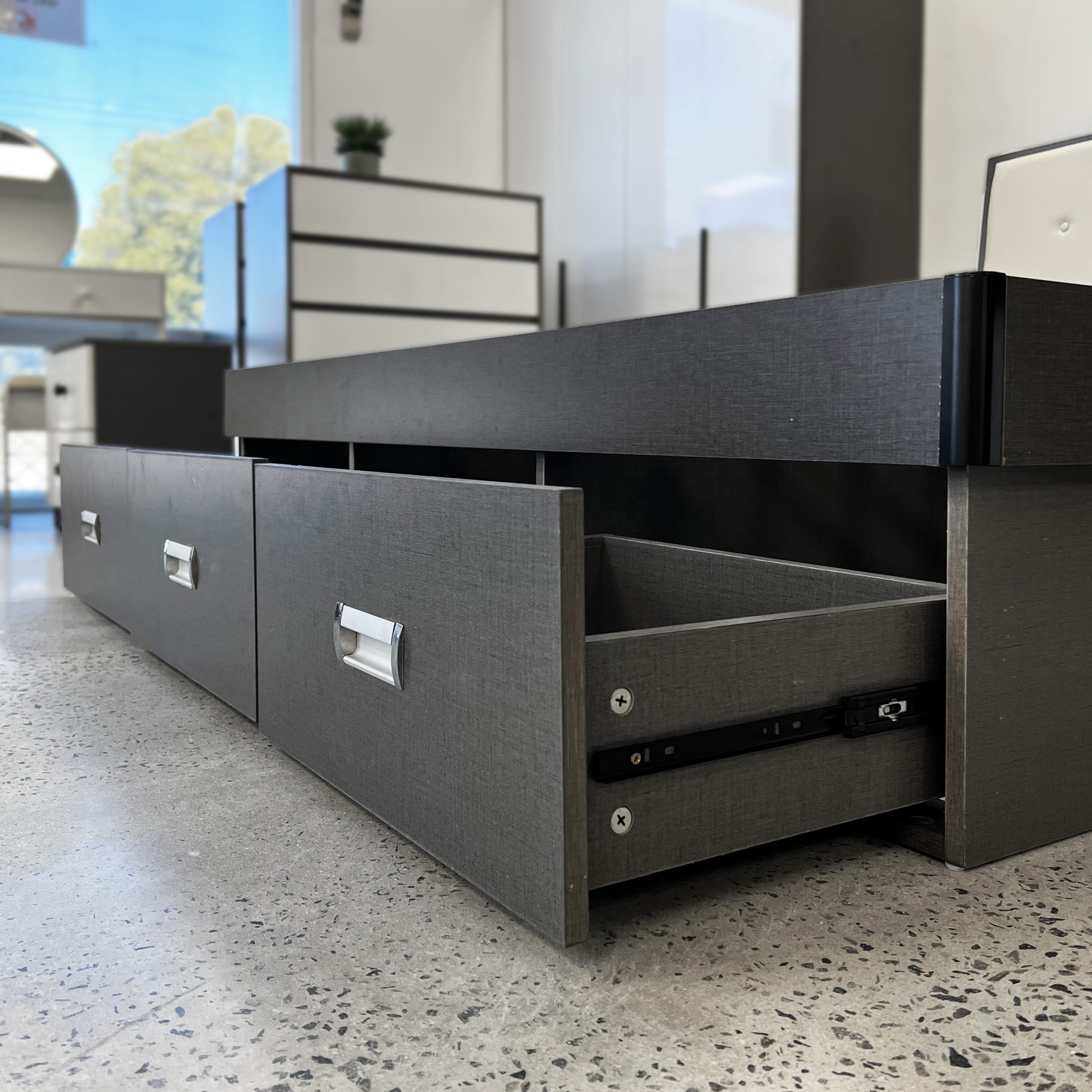 Valentina Delux DT410 King Bed Valentina Delux DT410 King Bed