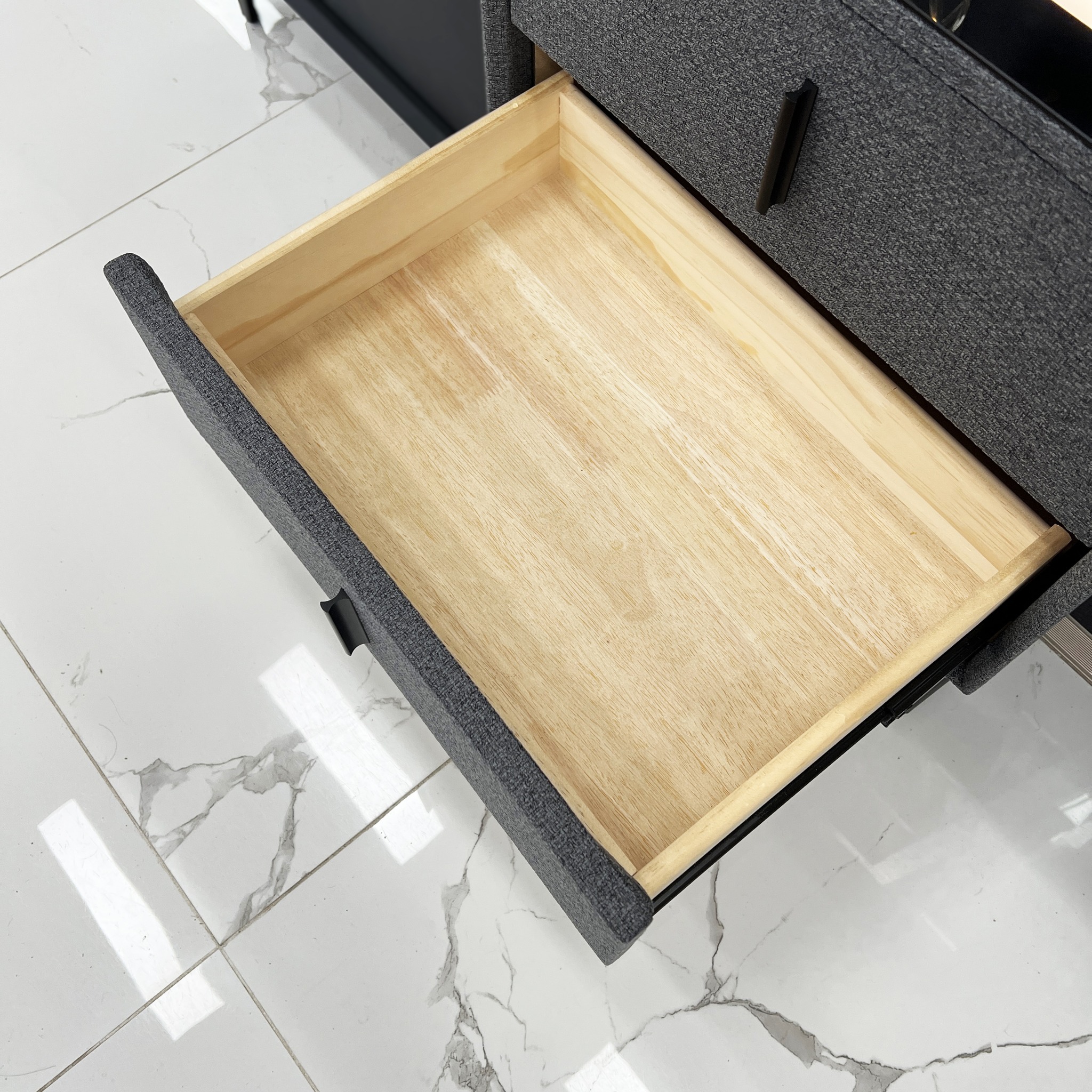 CELINE BEDSIDE GREY BARREL 3