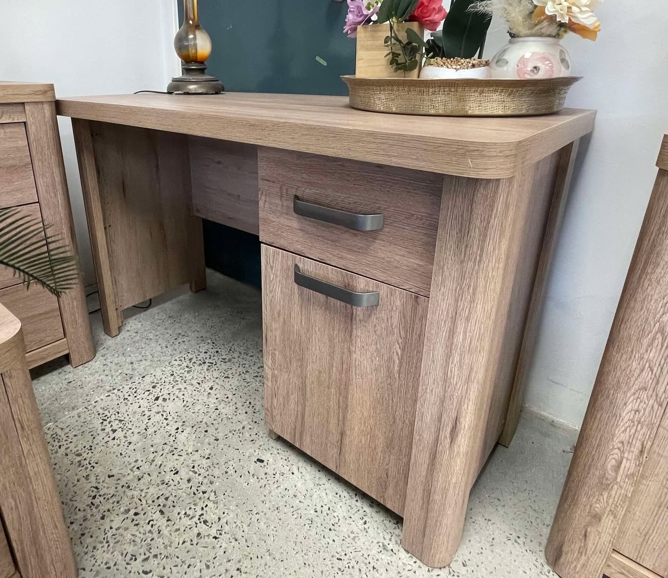 OLIVOS STUDY DESK 1