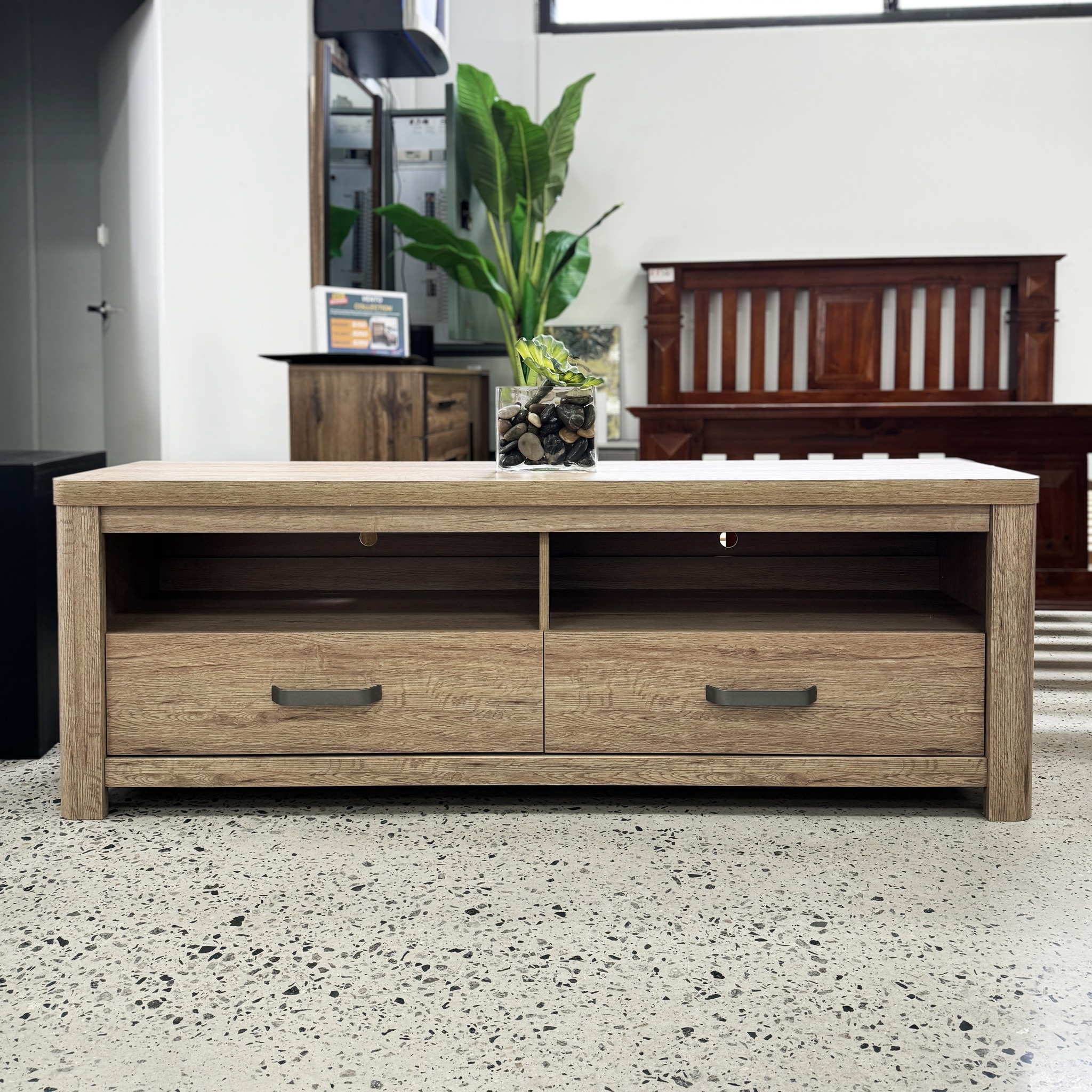 OLIVOS TV UNIT
