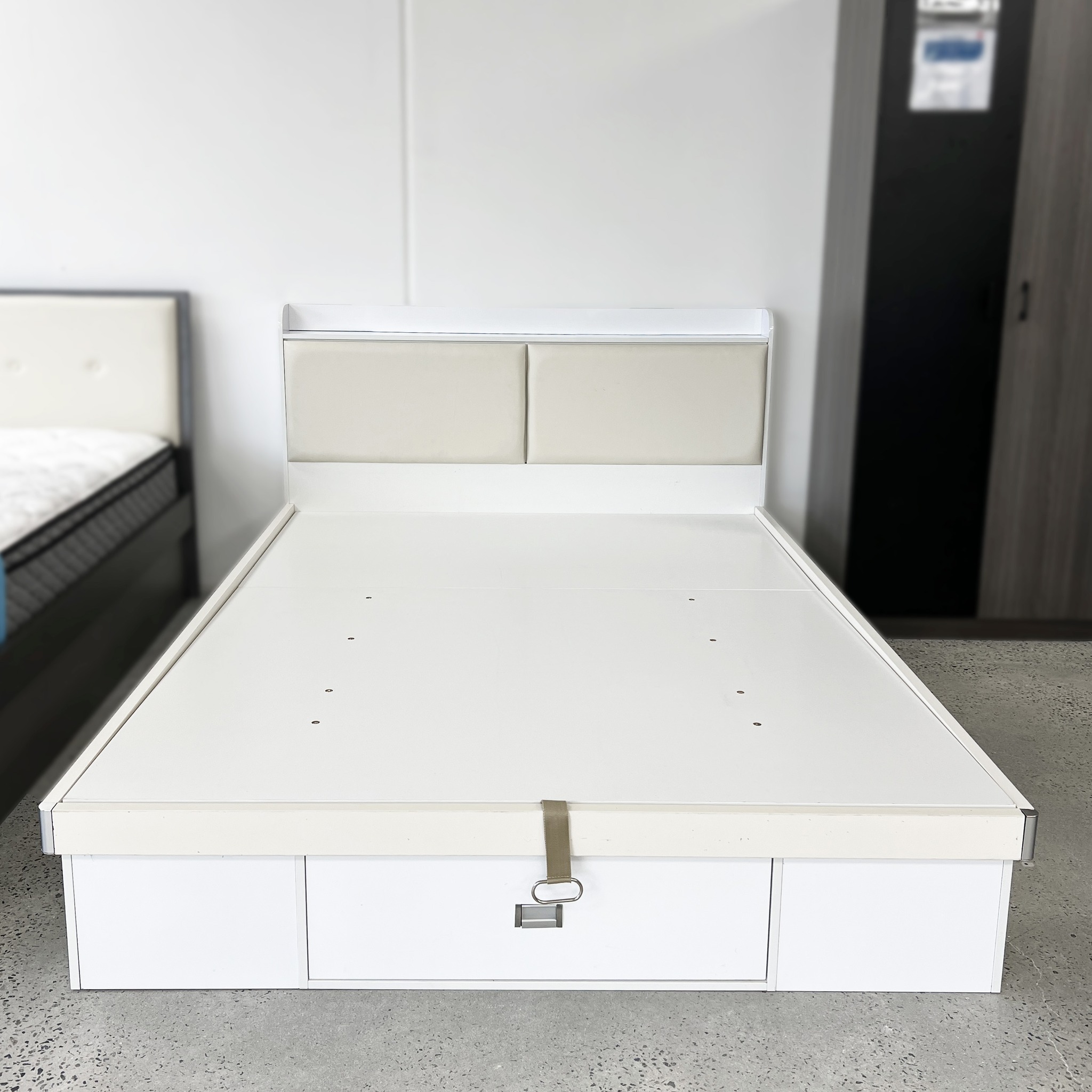 ZINUS 4