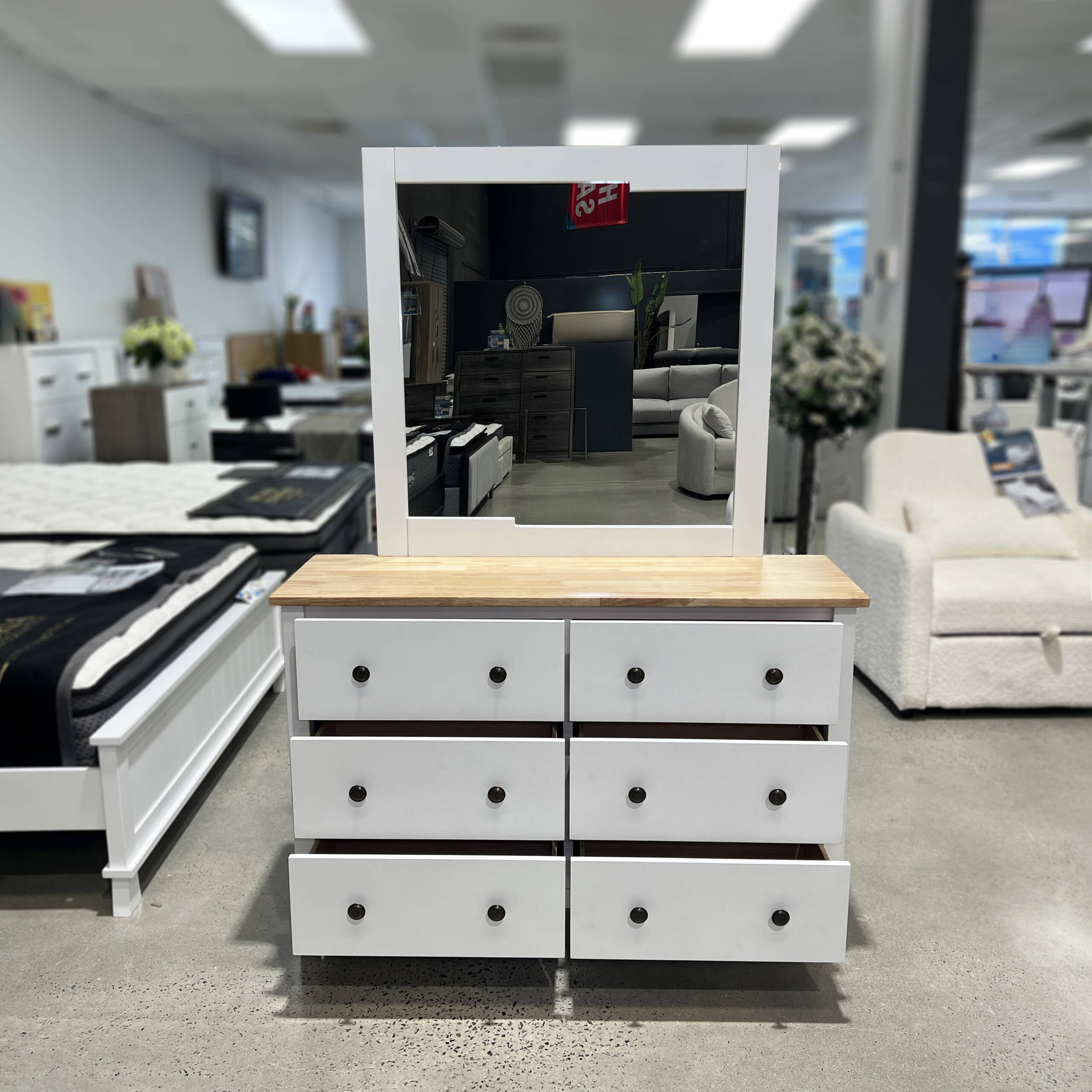 August_Dressing_Table (4)
