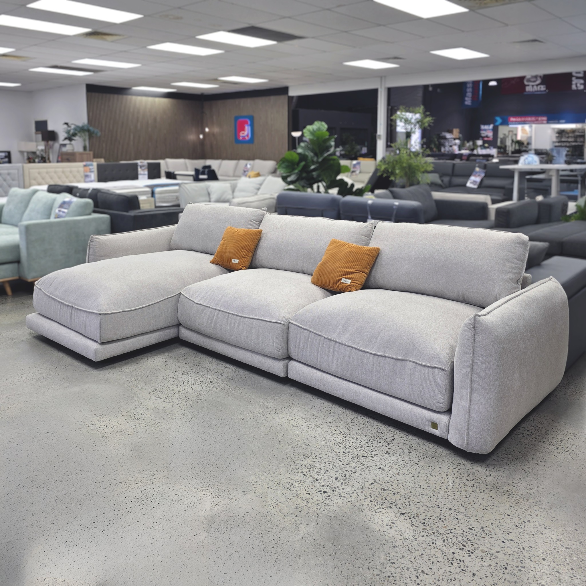logan beige 1