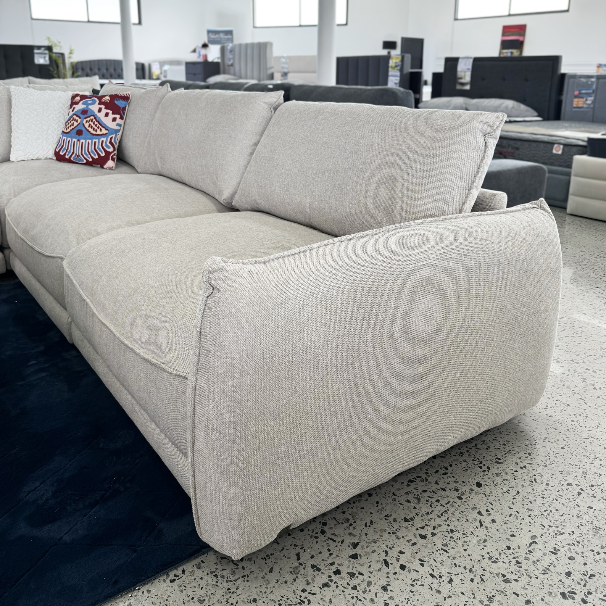 logan beige 10