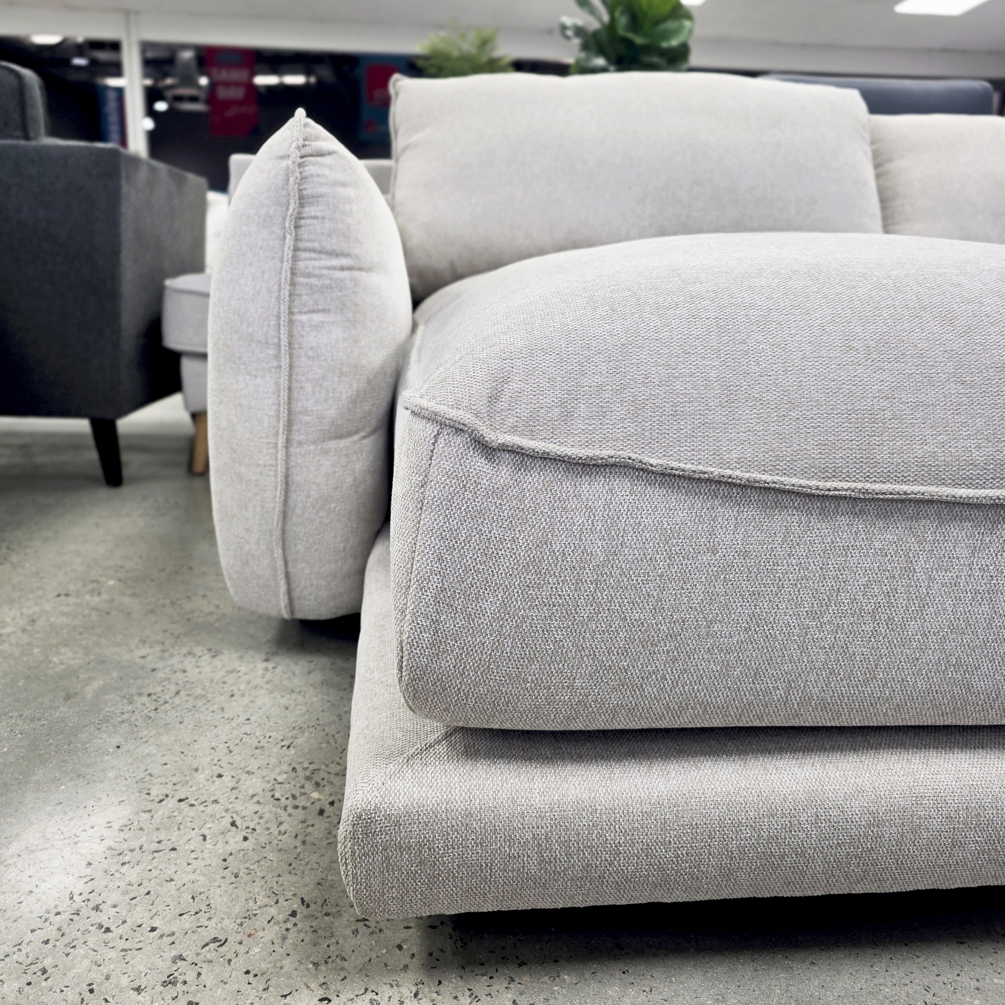 logan beige 4