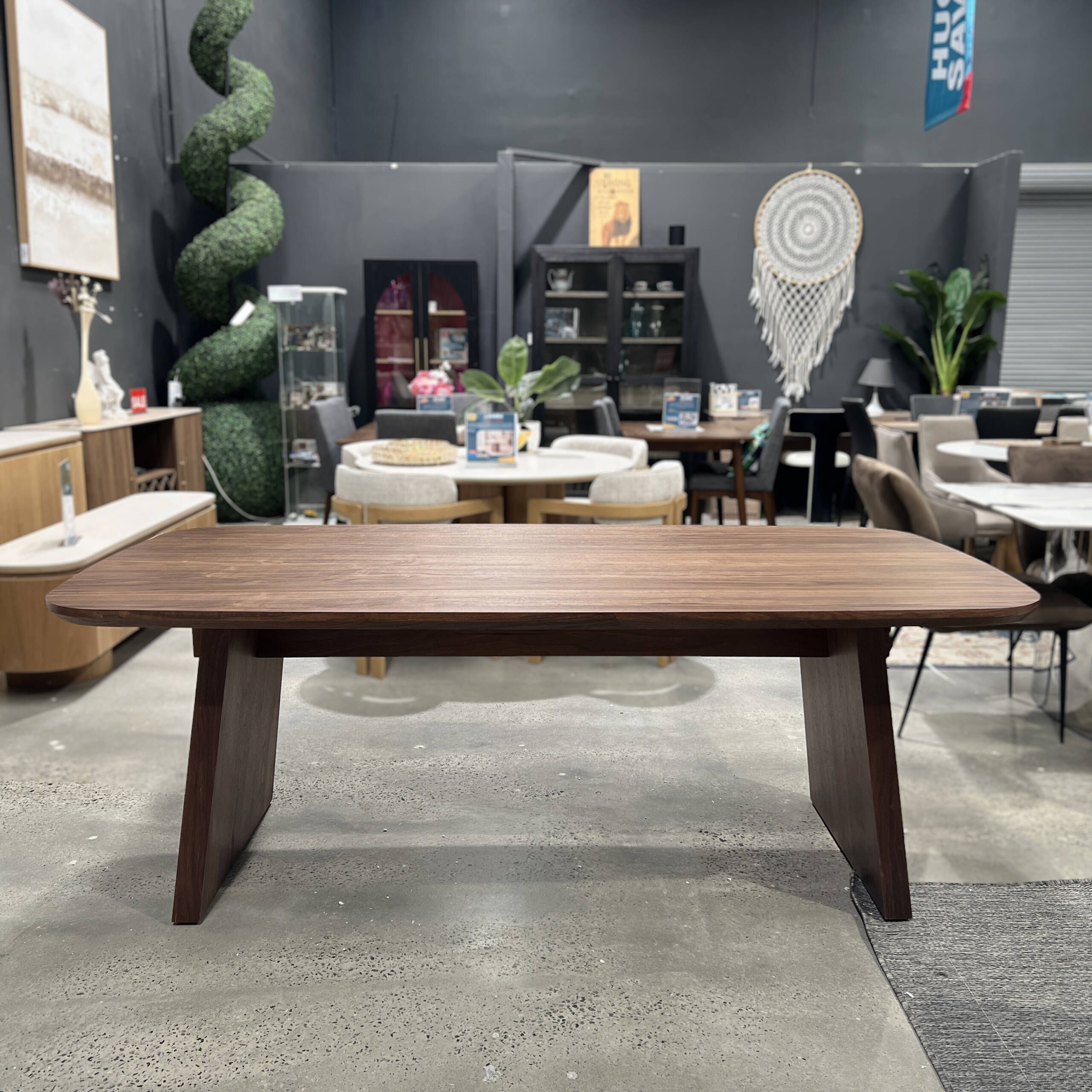 walora DIning Table (2)