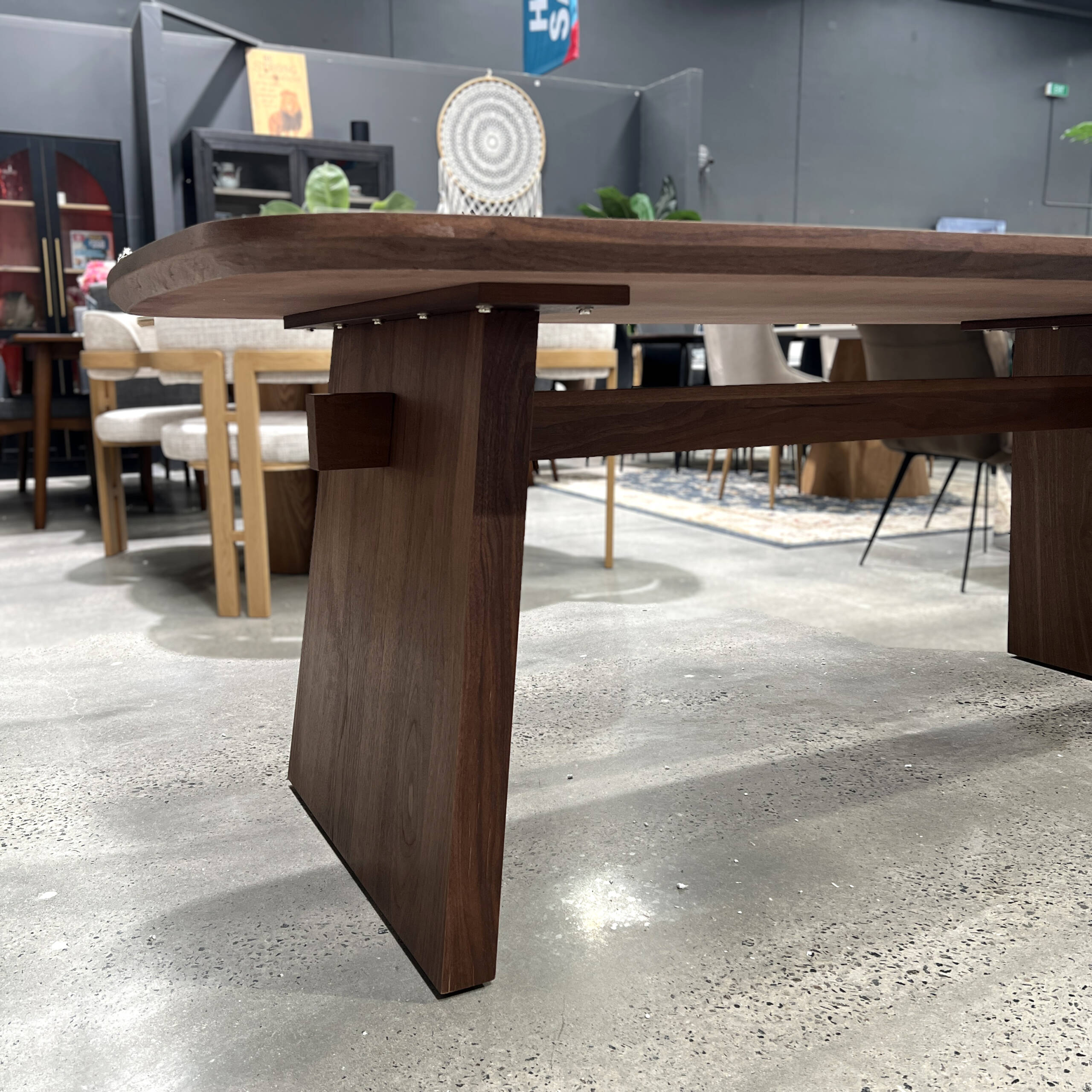 walora DIning Table (4)