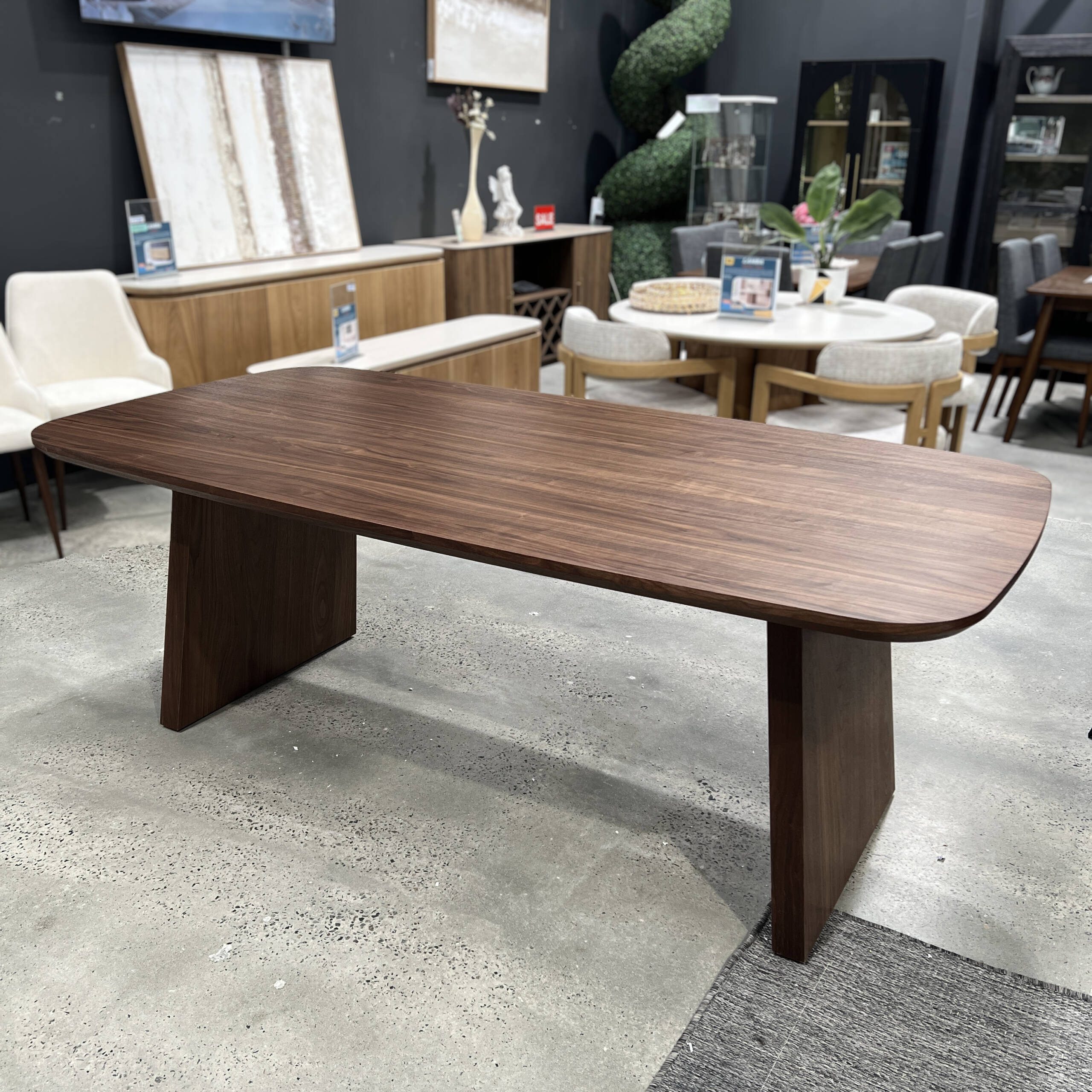 walora DIning Table (6)