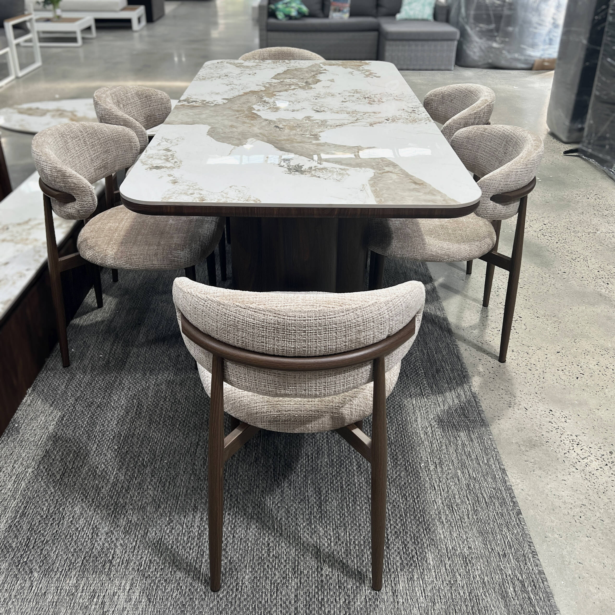 Hanna Dining Set (1)