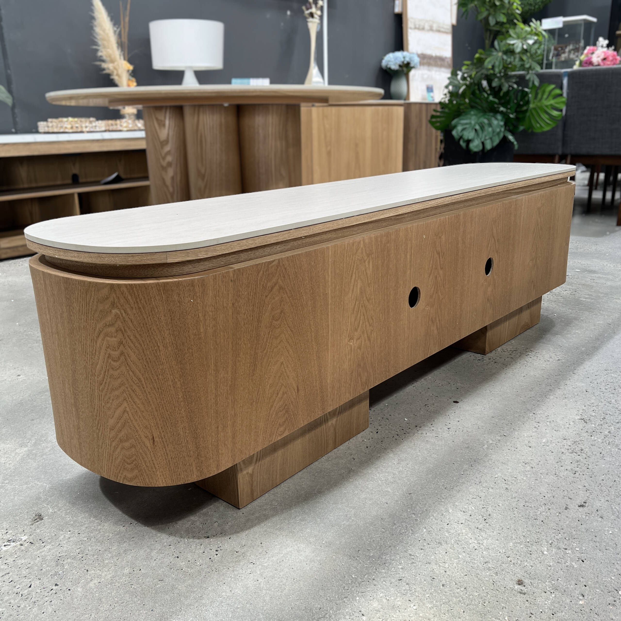 lamba TV unit